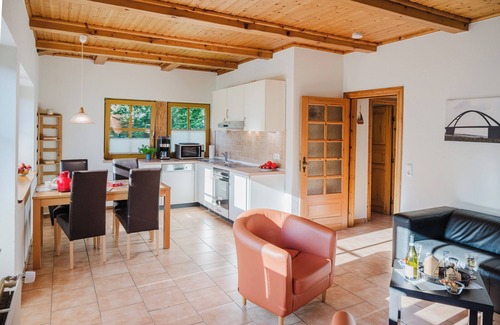 Vadersdorf Apartment | Vacation apartment half-timbered house "Westen unten" - Bauernhof Hopp