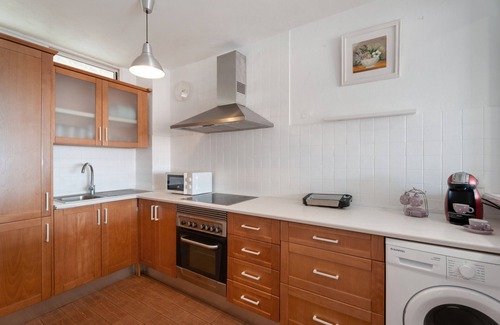 Bajamar Apartment | Vacation Apartment 'Luminoso Piso Con Vista Al Mar' with Sea View, Private Pool and Wi-Fi