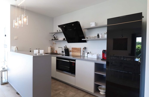 Rosenhagen Apartment | Vacation apartment " Seaflat " on the Baltic Sea, free WLAN, beach chair, fireplace - SEASIDE-