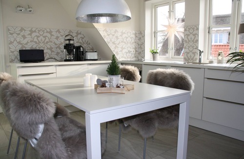 Rosenhagen Apartment | Vacation apartment "Strandrose" on the Baltic Sea, free WLAN, beach chair - SEASIDE -