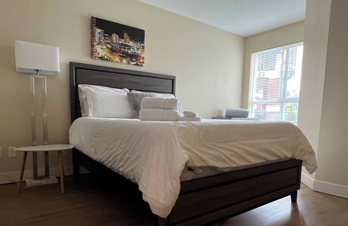 North End Condo | Vacation By The Lake @ Luxury Waterscapes!