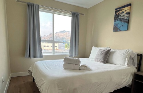 North End Condo | Vacation By The Lake @ Luxury Waterscapes!