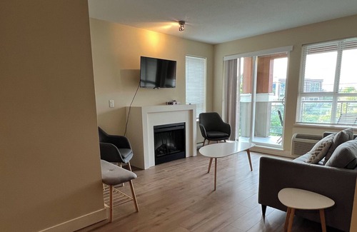 North End Condo | Vacation By The Lake @ Luxury Waterscapes!