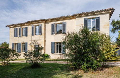 Carignan-de-Bordeaux House | Vacation Home "L'Escapade" with Shared Garden & Wi-Fi