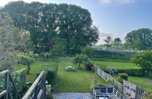 Enkhuizen Apartment | Vacation home Aan de Veste, located in the center of Enkhuizen
