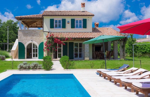 Belavici House | Vacation home Bella by Interhome
