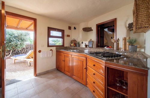 Haria House | Vacation Home 'Casa Margarita 3' with Mountain View, Private Garden & Wi-Fi