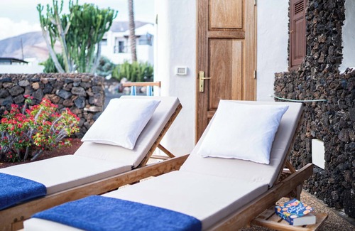 Haria House | Vacation Home 'Casa Margarita 3' with Mountain View, Private Garden & Wi-Fi