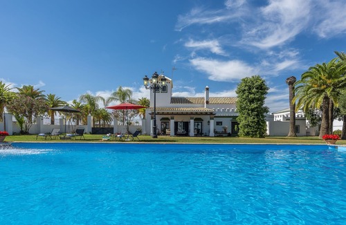 Ecija House | Vacation Home "Cortijo Pavía" with Private Pool, 2 Terraces & Wi-Fi