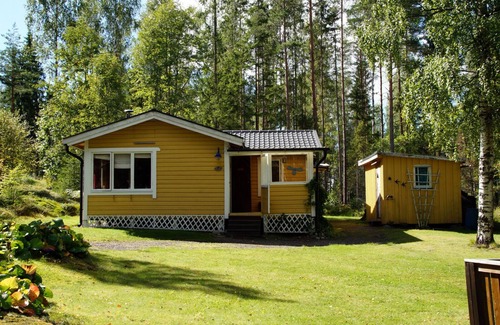 Varmlands Nysater House | Vacation home Gårdsvik by the lake with boat