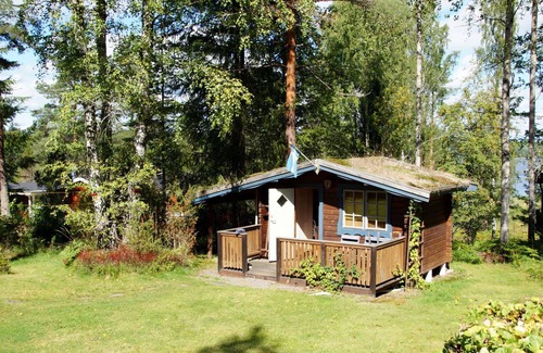 Varmlands Nysater House | Vacation home Gårdsvik by the lake with boat