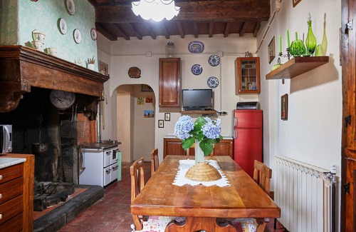 Benabbio House | Vacation home in the medieval village of Benabbio, quiet, beautiful view, up to 9 p