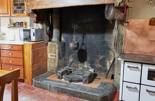 Benabbio House | Vacation home in the medieval village of Benabbio, quiet, beautiful view, up to 9 p