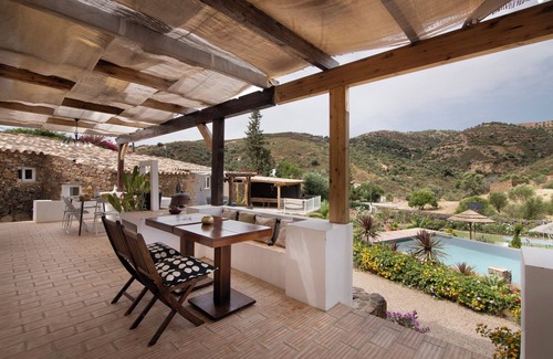 Fonte do Bispo House | Vacation Home "Quinta do Silêncio T4" with Mountain View, Shared Pool & Wi-Fi