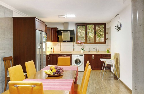 Aguimes Villa | Vacation Home "Roque Aguayro" with Sea View, Pool & Wi-Fi
