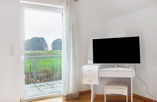 Heroldsbach House | Vacation Home "Ruhiges Einfamilienhaus" with Private Terrace, Private Garden & Wi-Fi
