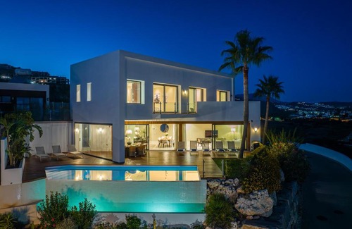 New Golden Mile Villa | VACATION MARBELLA I Villa Paraiso The View, Infinity Heated Pool, Sea View, 24-7 security, Golf Courses