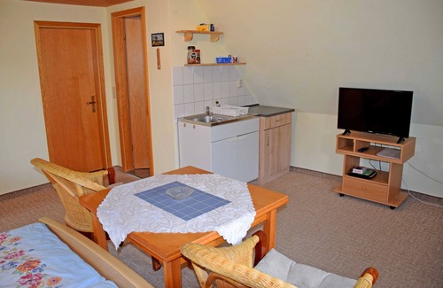 Hiddensee Apartment | Vacation room under thatched roof Groot Partie - Holiday room under thatched roof in