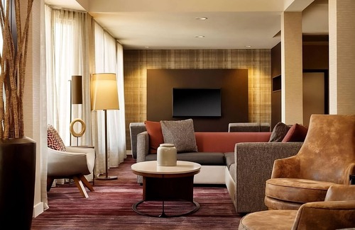 Laguna Hills Hotel | Vacation Starts Here! Near Irvine Spectrum Center, Pets are Allowed Here