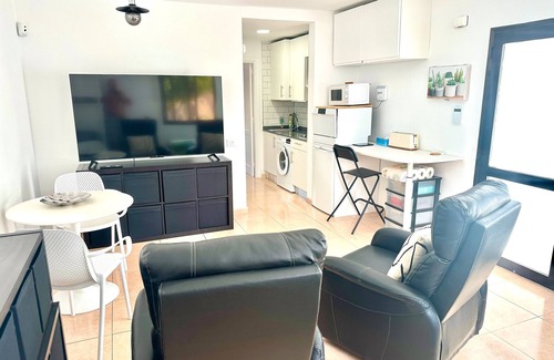 Corralejo Apartment | Vacation 'Viento Azul' with Shared Pool, Wi-Fi and Air Conditioning
