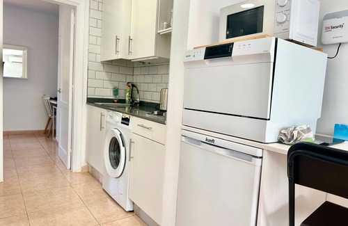 Corralejo Apartment | Vacation 'Viento Azul' with Shared Pool, Wi-Fi and Air Conditioning