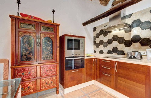 Teguise Villa | Vacation Villa 'El Cactus' with Shared Pool and Wi-Fi