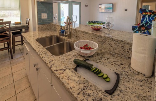 Live Oak House | VacayFunHouse between SA&New Braunfels w/King Bd