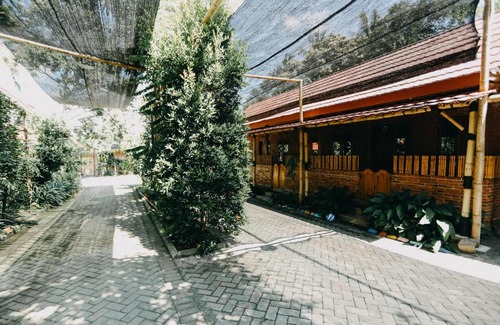 Banyuwangi Hotel | Vaccinated Staff - OYO 1230 Kampoeng Osing Syariah Guesthouse
