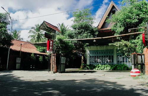 Banyuwangi Hotel | Vaccinated Staff - OYO 1230 Kampoeng Osing Syariah Guesthouse