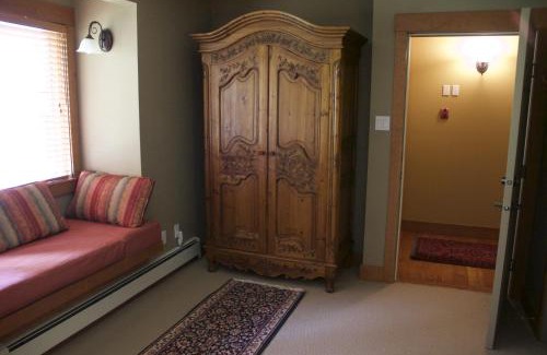 Golden Bed & Breakfast | Vagabond Lodge at Kicking Horse