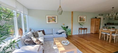 Bruinisse House | Vakantiehuis met sauna, omheinde tuin & nabij strand VP087