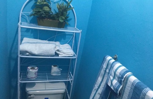 Mona Heights House | Val's 1 Bedroom Ensuite