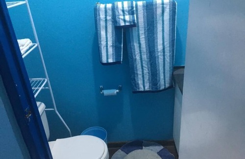 Mona Heights House | Val's 1 Bedroom Ensuite