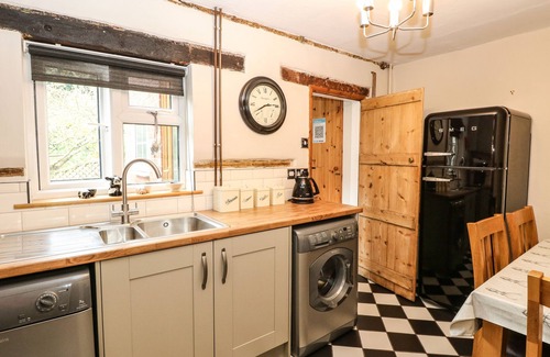 Aylsham Cottage | VALENTINE COTTAGE, pet friendly, country holiday cottage in Aylsham