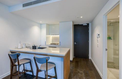 Fortitude Valley Apartment | Valley Lookout - Luxe 1BR plus Exclusive Rooftop Pool