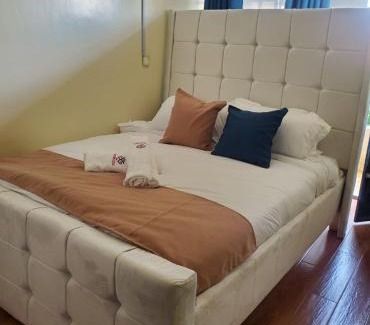 Manyimbo House | Valley View Appartments
