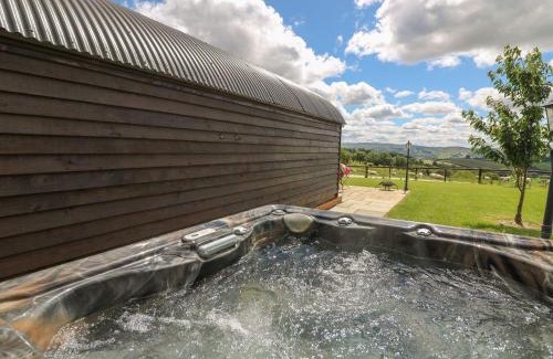 Rhayader House | Valley View Pod