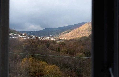 Mountain Ash House | Valley Views - Wales