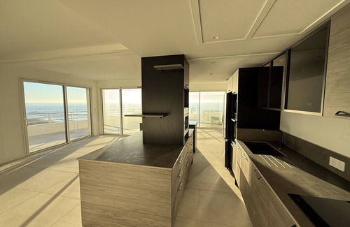 Valras-Plage Apartment | Valras Loc Privatisez le 9eme etage de l Archipel