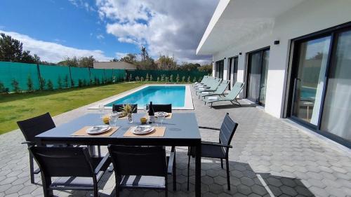 Vilamoura Villa | Valverde 3 Villa, Vilamoura, Algarve, only 5 minutes from Marina, Golf and Beach