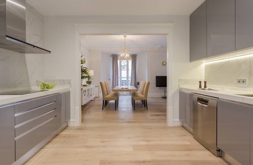 Jeronimos Apartment | Vanrays - Salamanca/Parque del Retiro-New luxury apartment.