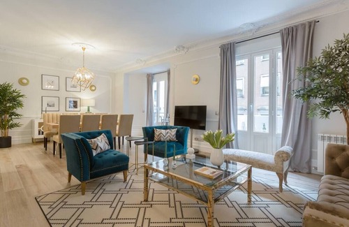 Jeronimos Apartment | Vanrays - Salamanca/Parque del Retiro-New luxury apartment.