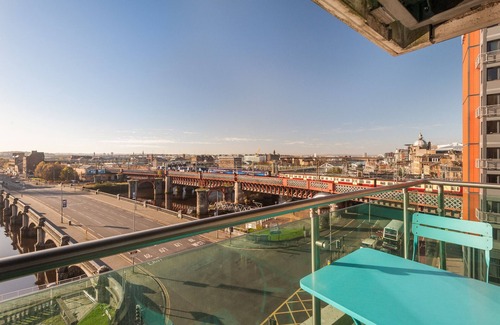 City Centre Glasgow Apartment | Vantage Apartments - Clyde Street, River view with balcony