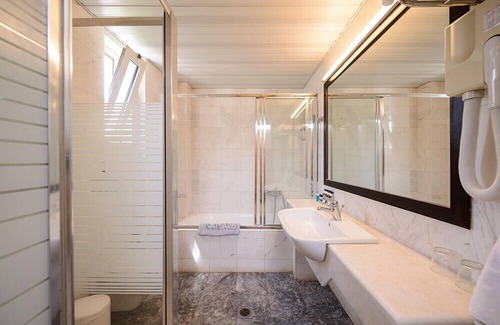 Paralia Kourna Hotel | Vantaris Palace
