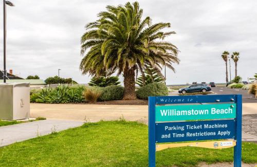 Williamstown House | VAQUAY The Hamptons In Williamstown