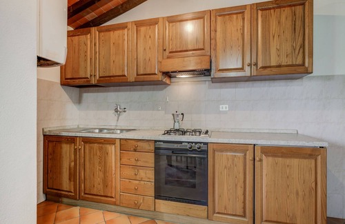 Gambassi Terme House | Varna Charm: Tuscan Getaway