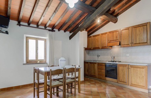 Gambassi Terme House | Varna Charm: Tuscan Getaway