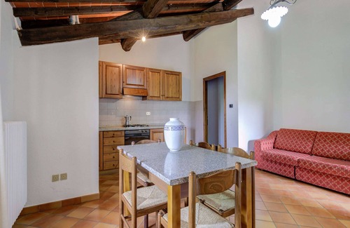 Gambassi Terme House | Varna Charm: Tuscan Getaway