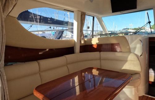 Les Sables d'Olonne Boat Rental | Vedette Cristal Prestige 32