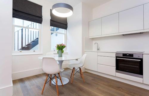 South Hampstead Apartment | Veeve - Contemporary in Swiss Cottage